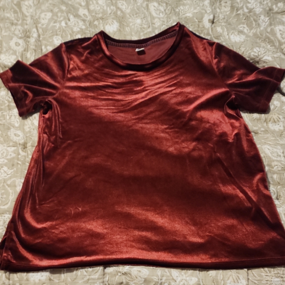 Old Navy Velvet Short Sleeve Top in Deep Red